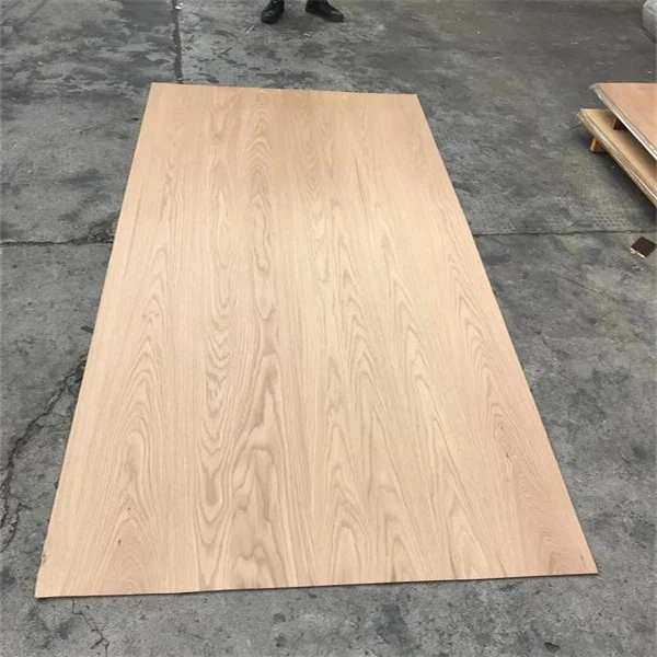 Bílá dubová prkna